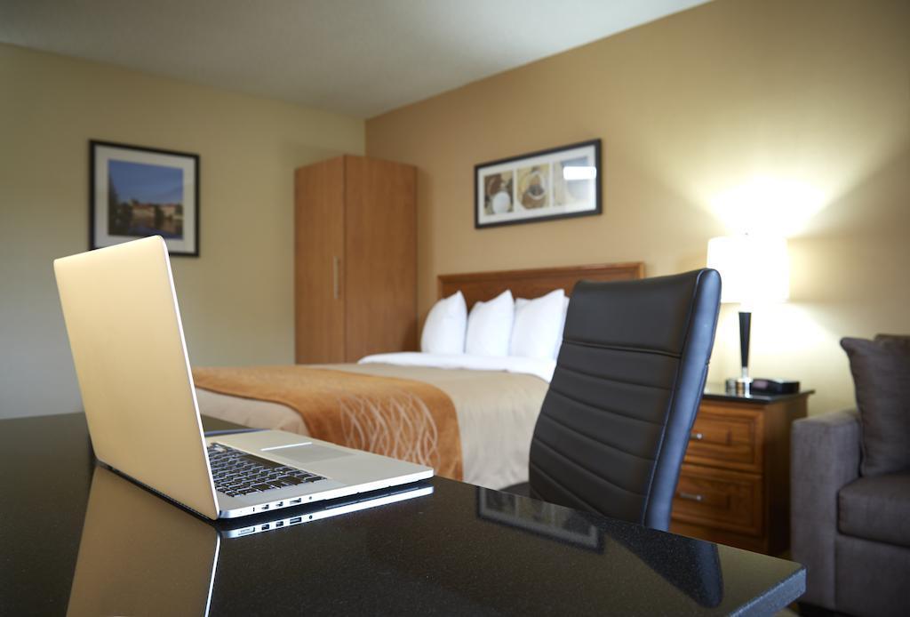 Comfort Inn South Shore Boucherville Exterior photo